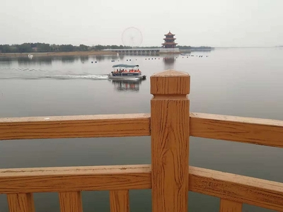 生產(chǎn)廠家定制批發(fā)市政工程專用綠色環(huán)保型水泥仿木護欄